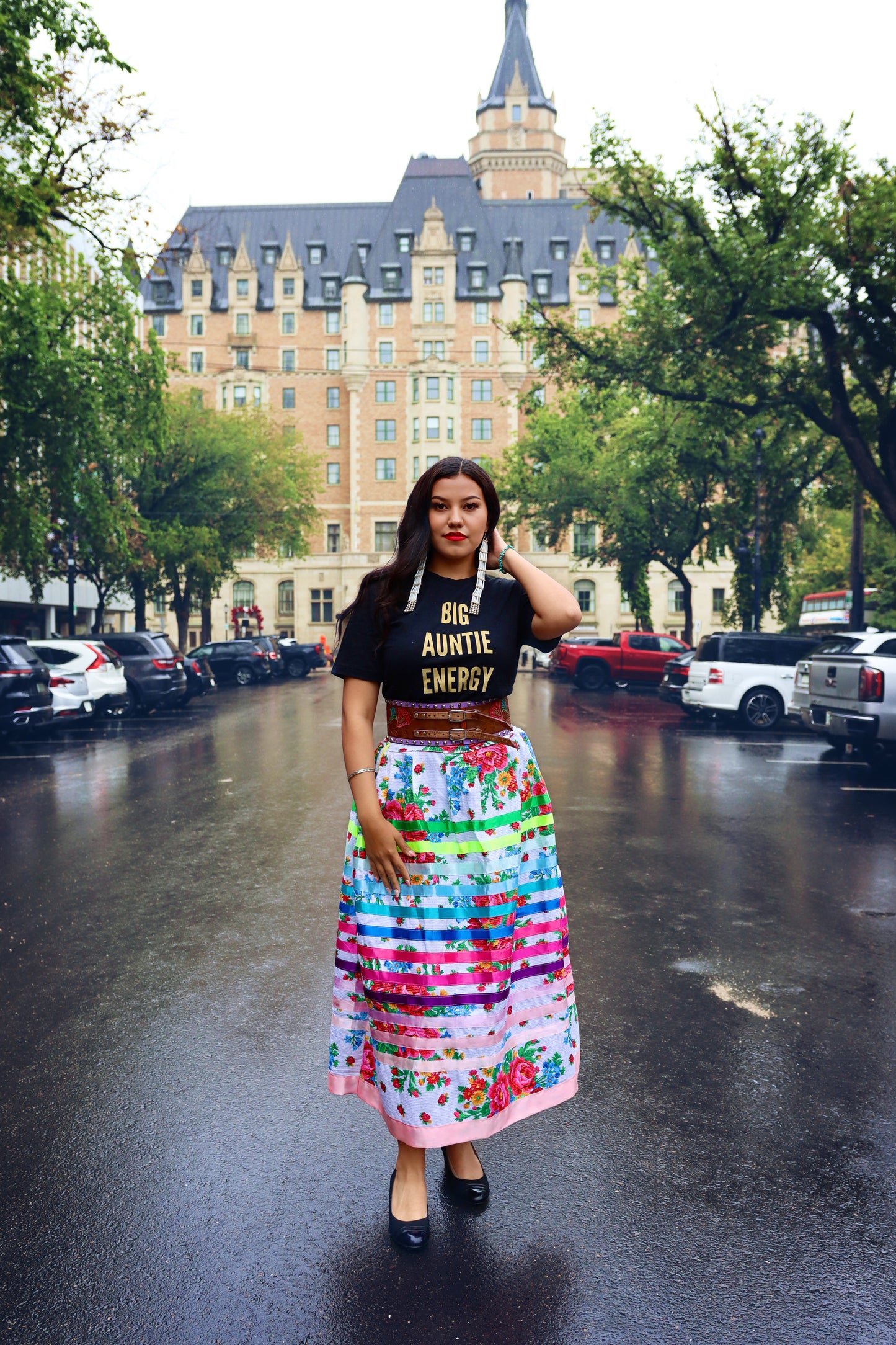 Big Auntie Energy™ Gold Unisex tee